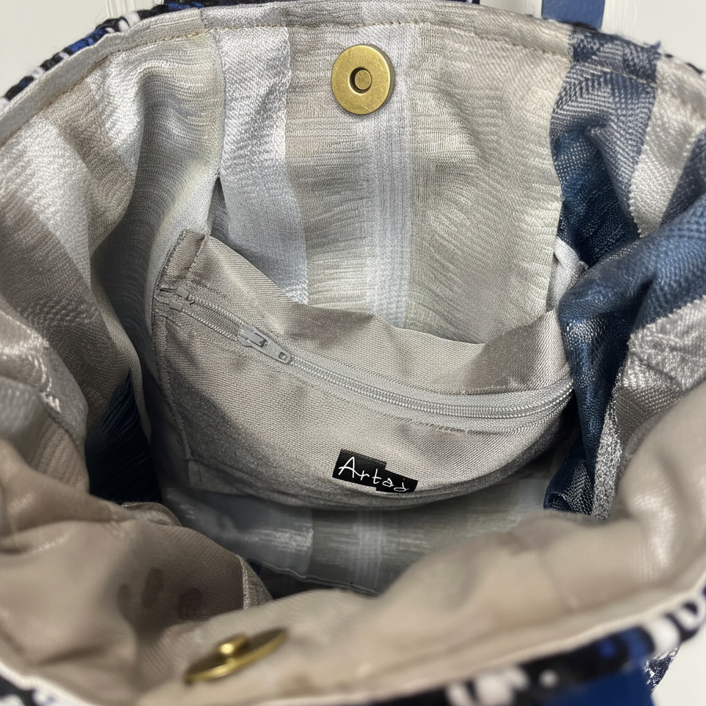 Interno Frame Bag su sfondo neutro